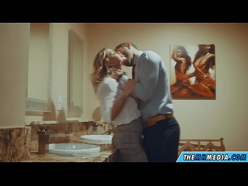 ❤️ როცა მკერდი ქერა აცდუნებს საჯარო საპირფარეშოში ️ სუპერ სექსი ჩვენთან ﹏